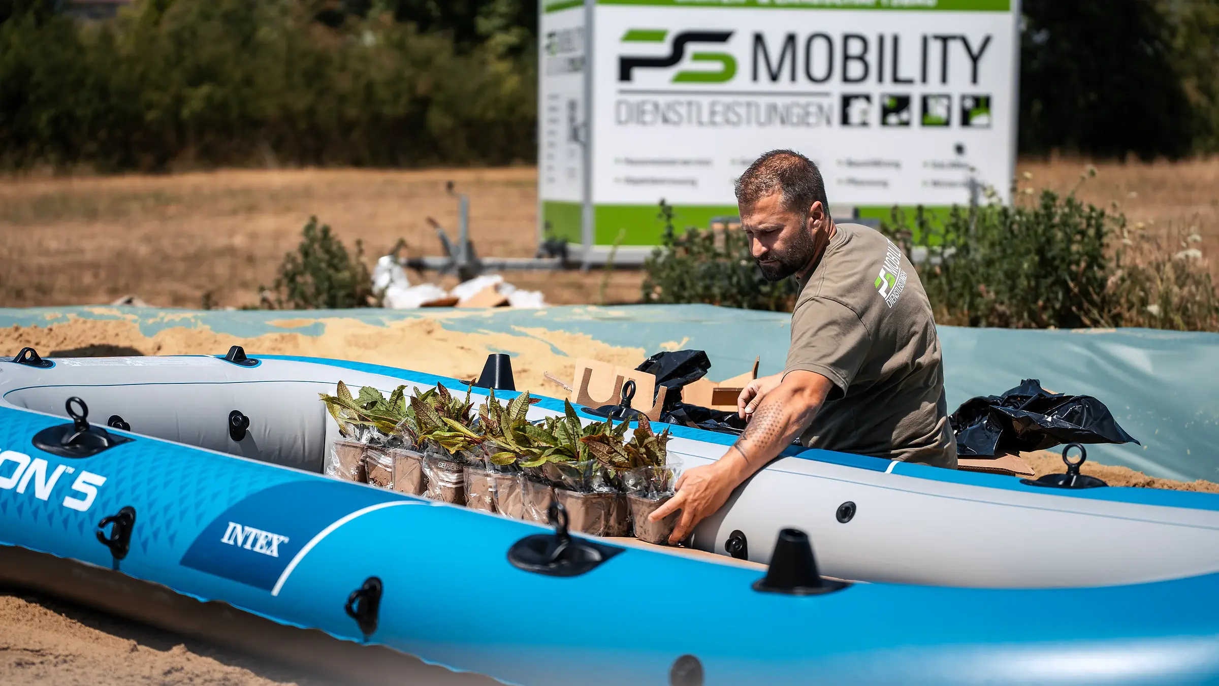Garten- und Landschaftsbau im Raum Kempten: Teichanlage im Bau durch PS-Mobility
