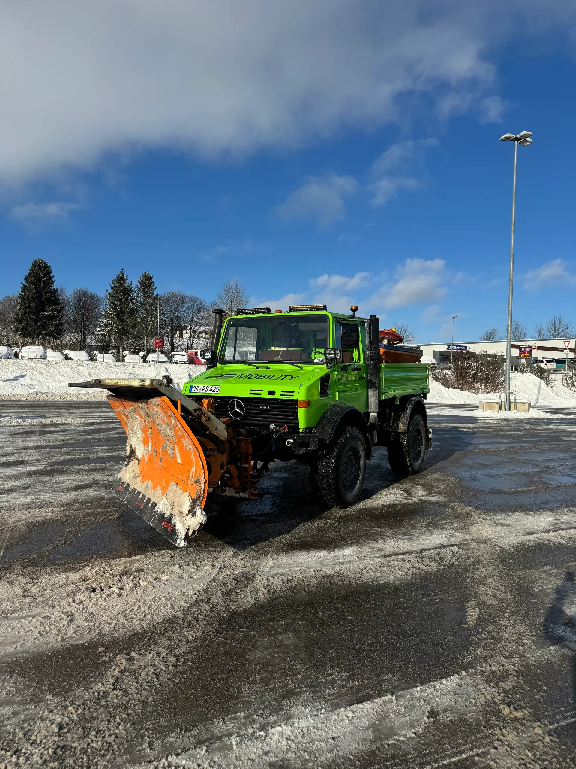 Winterdienst im Raum Kempten: Räumen und Streuen durch PS-Mobility