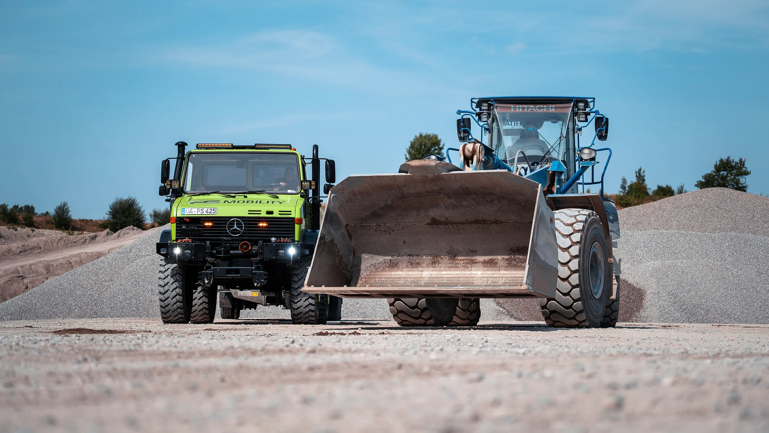 Fuhrpark von PS-Mobility im Raum Kempten. Unimog und Radlader im Einsatz