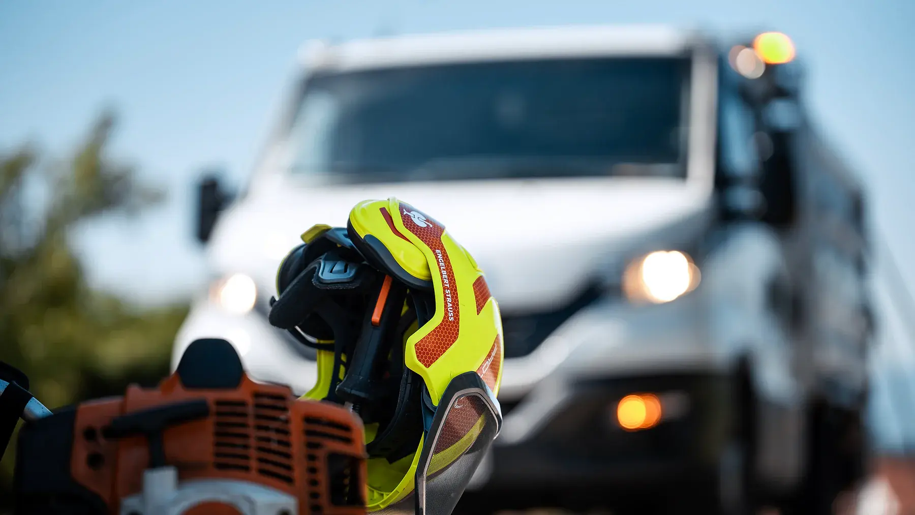 Geräte mieten im Allgäu: Sicherungsanhänger, Absperrtafeln und Notstromaggregate
